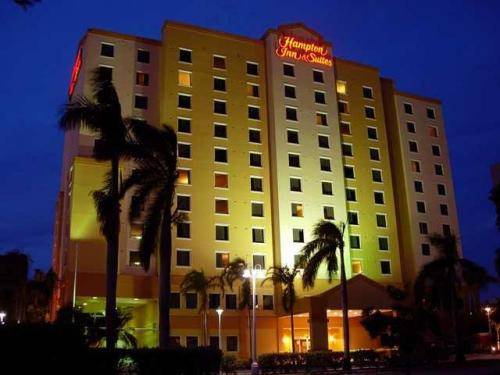 Photo of the Hampton Inn & Suites Miami-Airport South/Blue Lagoon building