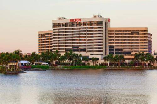 Photo of the Hilton Miami Airport building